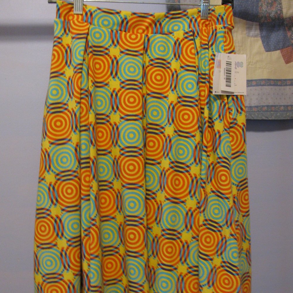 LuLaRoe Madison Skirt Medium NWT $36 Soft Pleats Full Skater Style - Picture 1 of 2